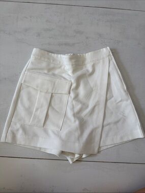 Renuar White Cargo Pocket Skort
